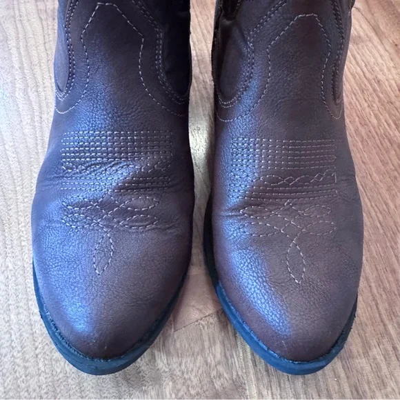 Kid’s Western Boots from Cat & Jack. Size Big Girls 4. - Picture 5 of 16